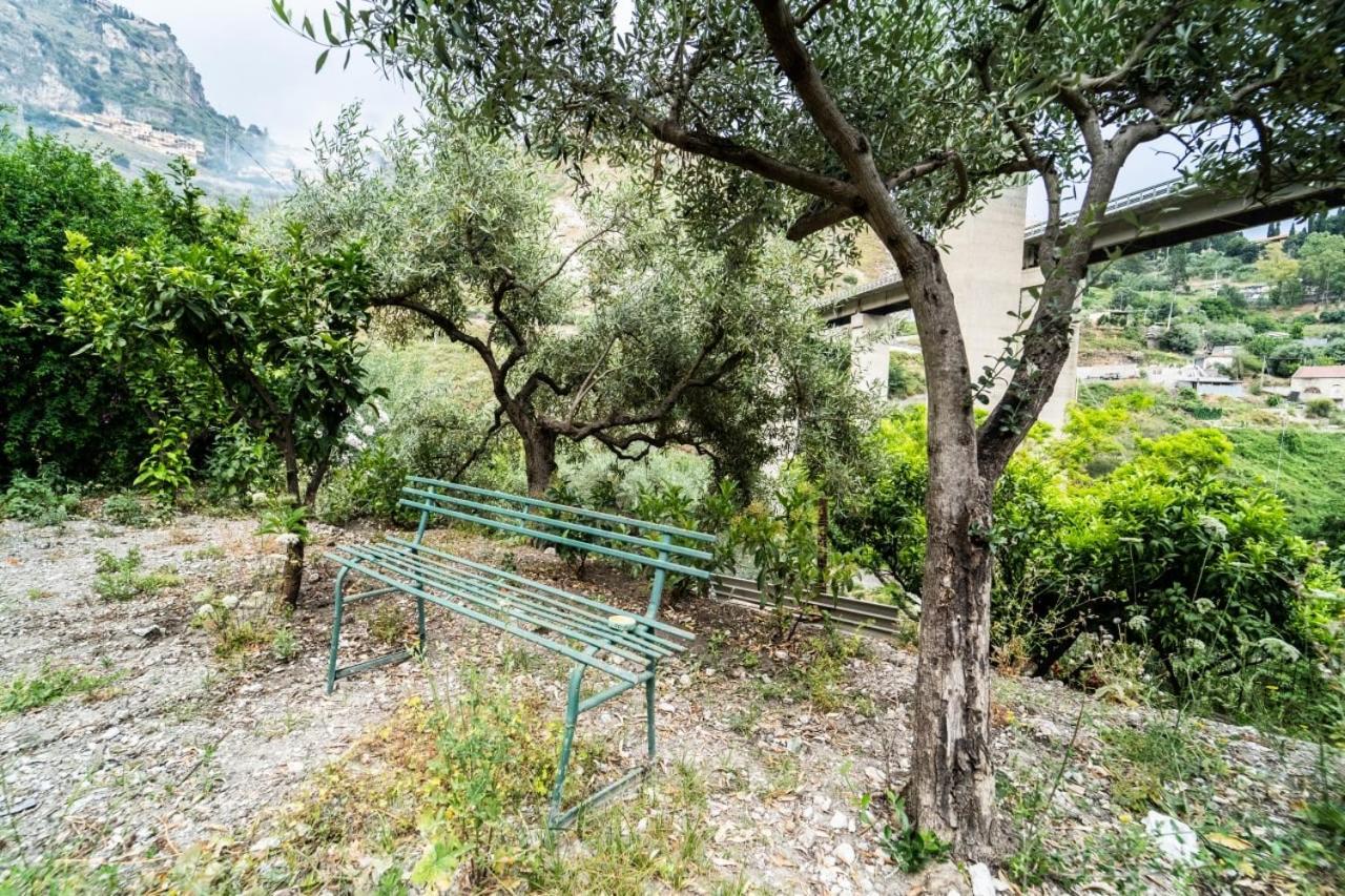Villetta La Pietra Таормина Екстериор снимка